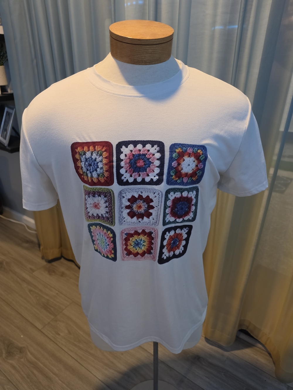 Retro Granny Square Faux Crochet Graphic Print T-Shirt White Men's Size L